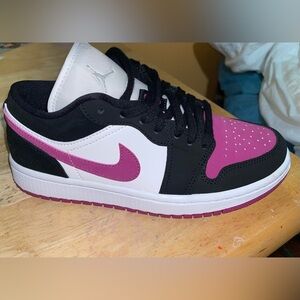 Jordan low top. New size 6 1/2 willing to sell for best offer